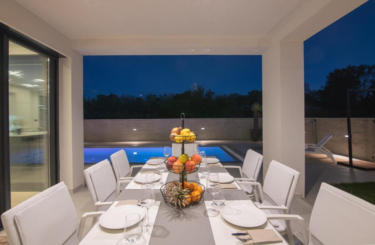 Luxury Villa Weiss - Malinska - Heated Pool - Central Floor Heating In Winter Exterior foto